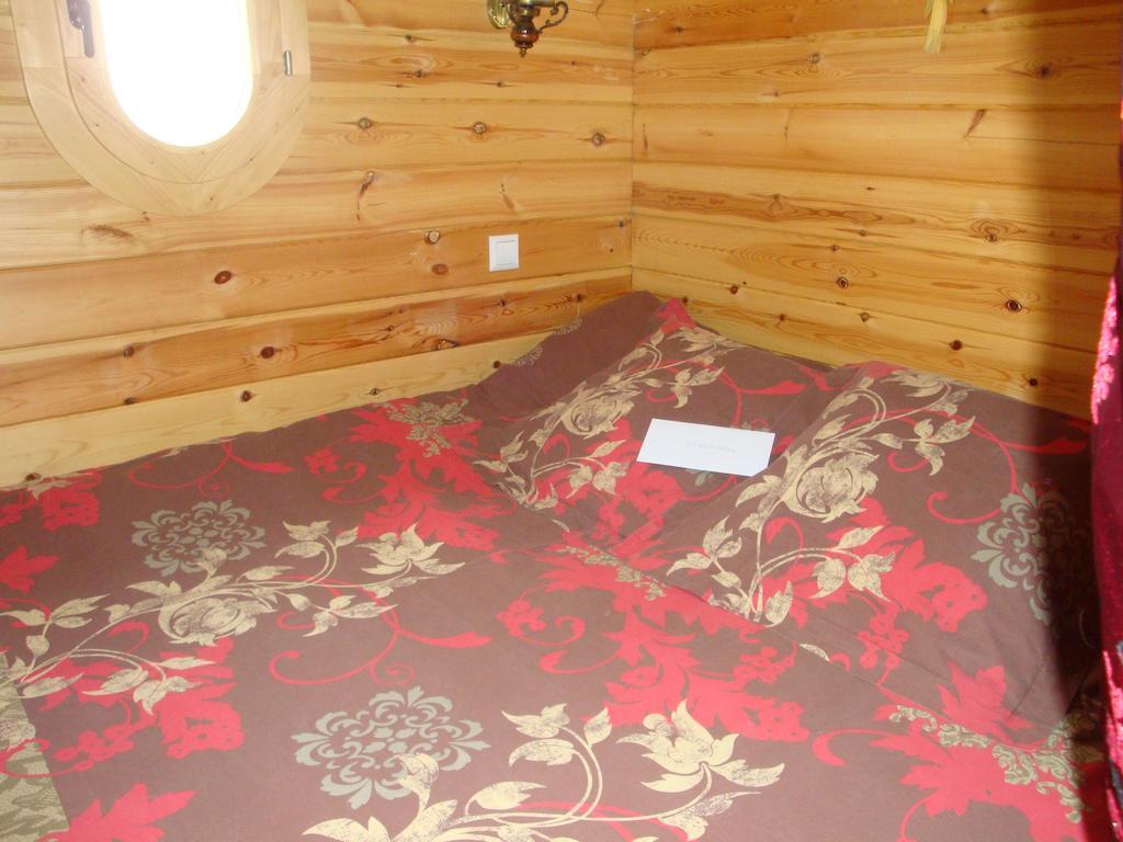 Maison D'Hotes La Roulotte Des 4 Saisons Sazeray Kamer foto