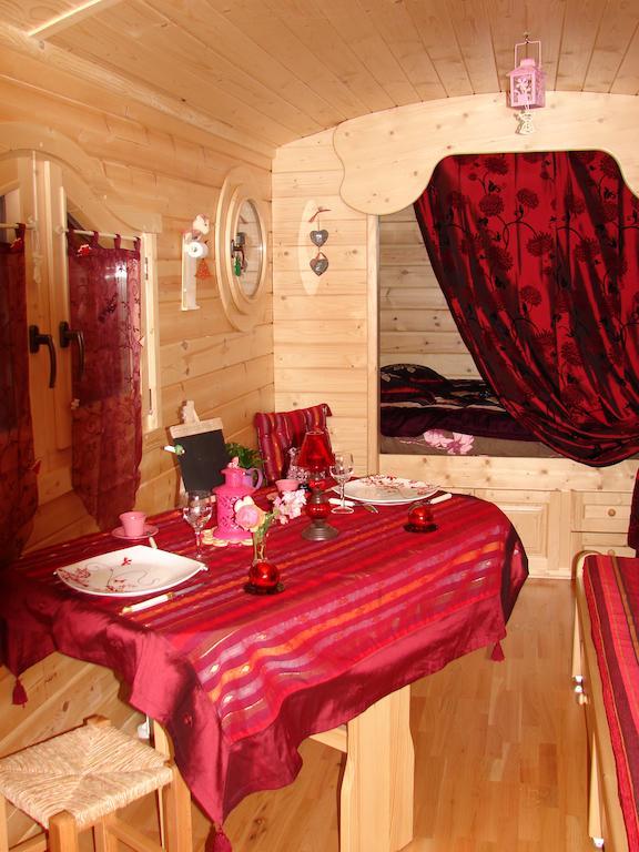 Maison D'Hotes La Roulotte Des 4 Saisons Sazeray Kamer foto