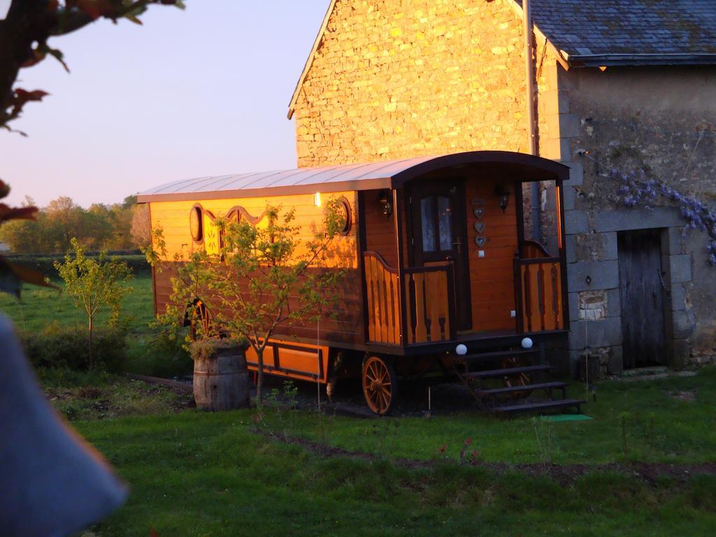 Maison D'Hotes La Roulotte Des 4 Saisons Sazeray Kamer foto
