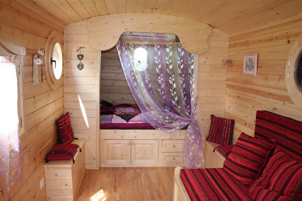 Maison D'Hotes La Roulotte Des 4 Saisons Sazeray Kamer foto