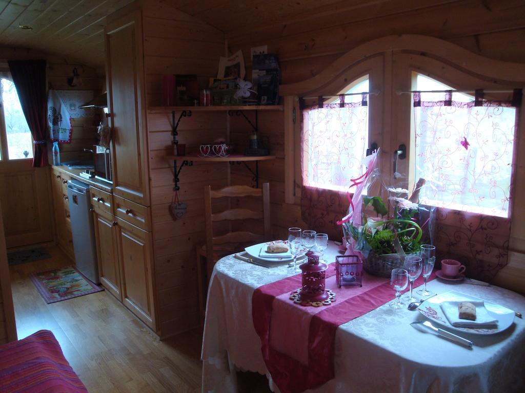Maison D'Hotes La Roulotte Des 4 Saisons Sazeray Kamer foto