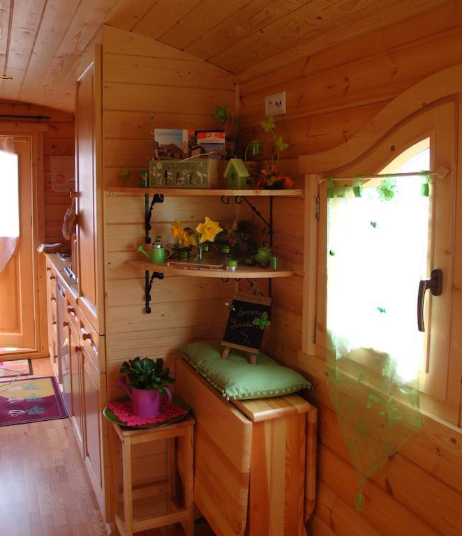 Maison D'Hotes La Roulotte Des 4 Saisons Sazeray Kamer foto