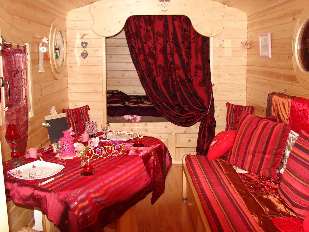 Maison D'Hotes La Roulotte Des 4 Saisons Sazeray Kamer foto